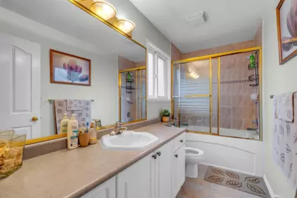 Guest Bathroom Photo of 15878 99a Avenue, Surrey, BC