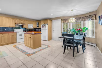 Kitchen Island Photo of 15878 99a Avenue, Surrey, BC