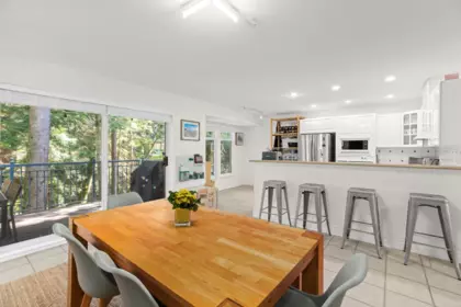 Kitchen Island Photo of 1188 Strathaven Drive, North Vancouver, BC