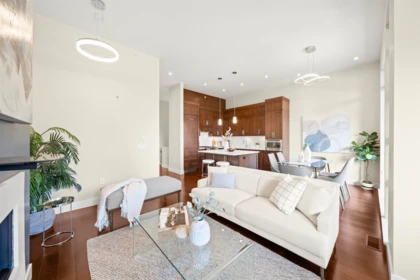 Kitchen Photo of 209 13585 16 Avenue, Surrey, BC