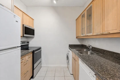 304 827 W 16th Street, North Vancouver, BC, North Vancouver — Apartment/Condo for sale
