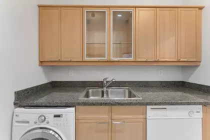 Kitchen Photo of 304 827 W 16th Street, North Vancouver, BC