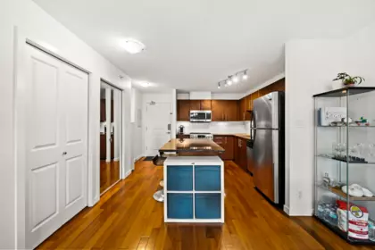 Kitchen Island Photo of 503 2088 Madison Avenue, Burnaby, BC