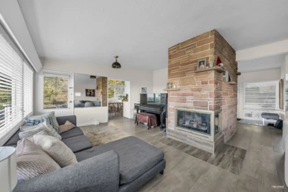 Breakfast Nook Photo of 1230 Queens Avenue, West Vancouver, BC