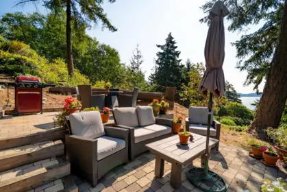 Breakfast Nook Photo of 806 Hummingbird Lane, Bowen Island, BC
