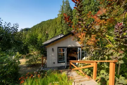Primary Bathroom Photo of 806 Hummingbird Lane, Bowen Island, BC