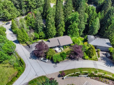 Hot Tub / Spa Photo of 3420 Rockview Place, West Vancouver, BC