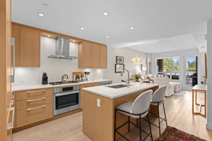 402 3220 Connaught Crescent, North Vancouver, BC, North Vancouver — Apartment/Condo for sale