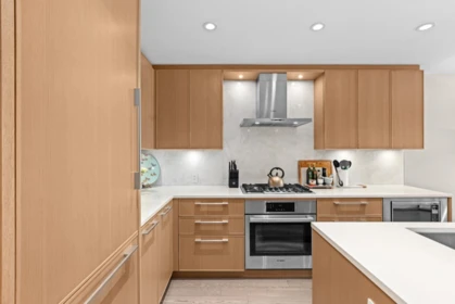 402 3220 Connaught Crescent, North Vancouver, BC, North Vancouver — Apartment/Condo for sale