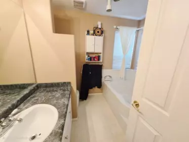 Walk-In Closet Photo of 2646 Thames Crescent, Port Coquitlam, BC