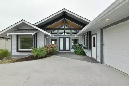 6216 Oracle Road, Sechelt, BC, Sechelt — Single Family Residence for sale