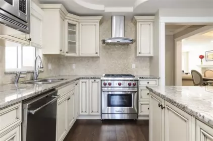 Kitchen Island Photo of 183 N Howard Avenue, Burnaby, BC