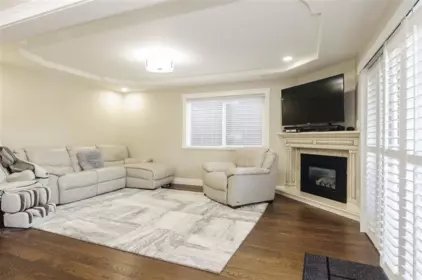 Primary Bedroom Photo of 183 N Howard Avenue, Burnaby, BC