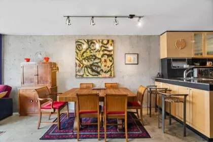 Kitchen Island Photo of 720 1333 Hornby Street, Vancouver, BC