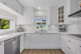 5 1233 W 16th Street, North Vancouver, BC