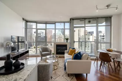Kitchen Island Photo of 1505 1050 Smithe Street, Vancouver, BC