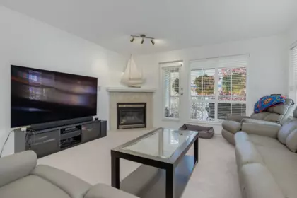 Dining Area Photo of 18636 65 Avenue, Surrey, BC