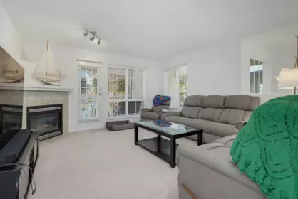 Kitchen Photo of 18636 65 Avenue, Surrey, BC