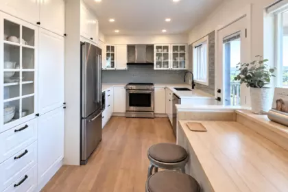 Kitchen Island Photo of 1070 Stratford Avenue, Burnaby, BC