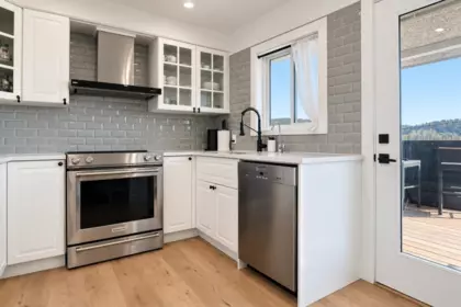 Kitchen Photo of 1070 Stratford Avenue, Burnaby, BC