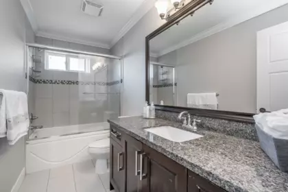 Entry Foyer Photo of 17863 71a Avenue, Surrey, BC