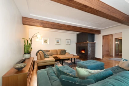 Family Room Photo of 510 Evergreen Place, North Vancouver, BC