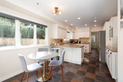 Kitchen Island Photo of 510 Evergreen Place, North Vancouver, BC