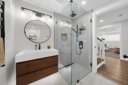 Hallway Photo of 3781 Robson Drive, Abbotsford, BC