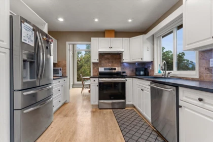 Guest Bathroom Photo of 47390 Swallow Crescent, Chilliwack, BC