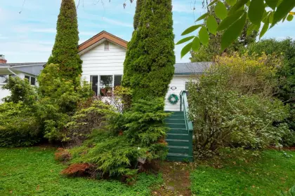 8055 18th Avenue, Burnaby, BC, Burnaby — Single Family Residence for sale