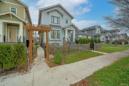 2761 Charles Street, Vancouver, BC, Vancouver — Half Duplex for sale