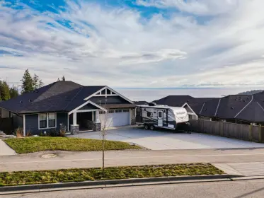 5664 Derby Road, Sechelt, BC, Sechelt — Single Family Residence for sale