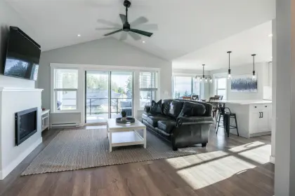 5664 Derby Road, Sechelt, BC, Sechelt — Single Family Residence for sale