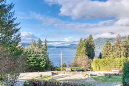 5917 Skookumchuk Road, Sechelt, BC, Sechelt — Single Family Residence for sale