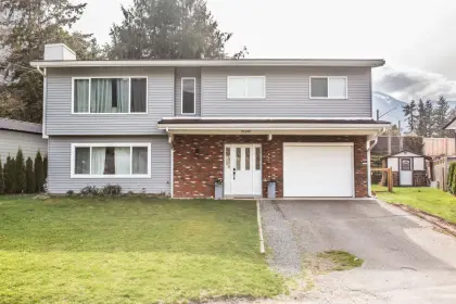 650 Ogilvie Road, Hope, BC, Hope — Single Family Residence for sale