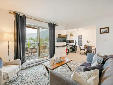 206 7438 Prospect Street, Pemberton, BC, Pemberton — Apartment/Condo for sale