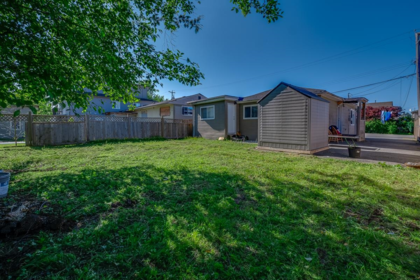 Kitchen Photo of 12778 114 Avenue, Surrey, BC