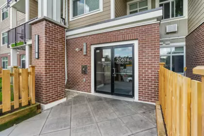 Entry Foyer Photo of 117 20696 Eastleigh Crescent, Langley, BC