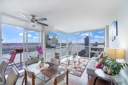 2104 125 Columbia Street, New Westminster, BC, New westminster — Apartment/Condo for sale