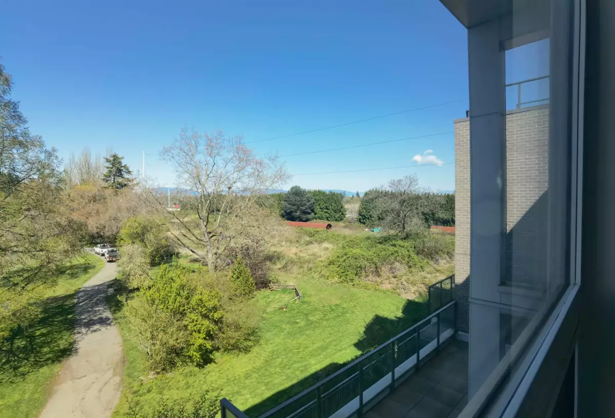 Kitchen Photo of 15 10800 No. 5 Road, Richmond, BC