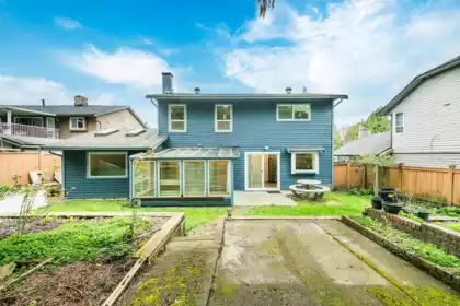 Front Yard Photo of 15006 99a Avenue, Surrey, BC