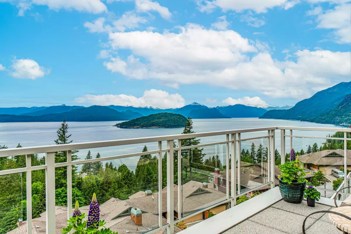 Living Room Photo of 8649 Seascape Road, West Vancouver, BC