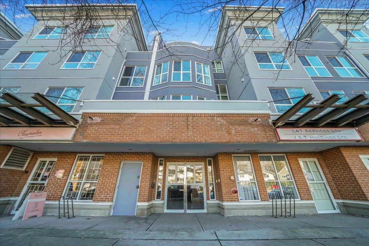 Exterior Front Photo of PH23 760 Kingsway, Vancouver, BC