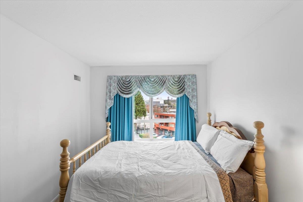 Guest Bathroom Photo of PH23 760 Kingsway, Vancouver, BC