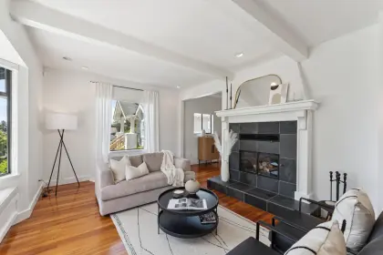 186 W Kings Road, North Vancouver, BC, North Vancouver — Single Family Residence for sale