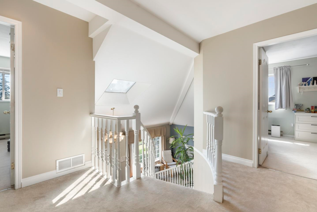 Hallway Photo of 7911 164 Street, Surrey, BC