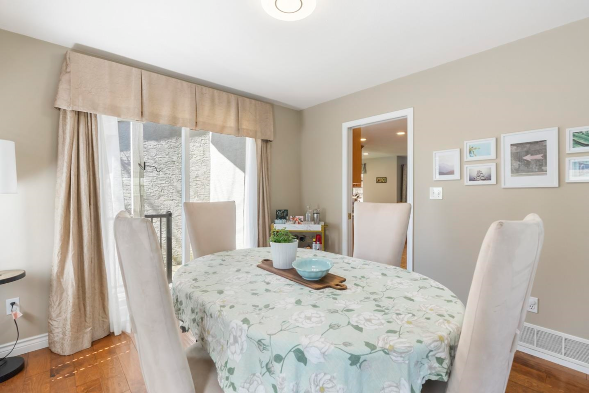 Kitchen Island Photo of 7911 164 Street, Surrey, BC