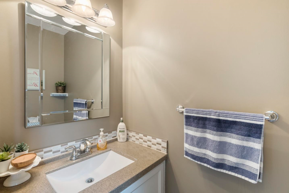 Laundry Room Photo of 7911 164 Street, Surrey, BC