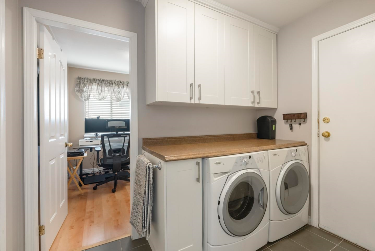 Mudroom Photo of 7911 164 Street, Surrey, BC