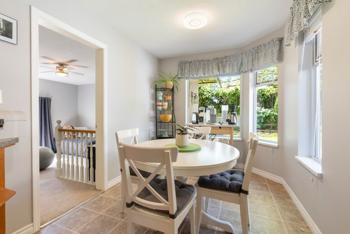 Powder Room Photo of 7911 164 Street, Surrey, BC